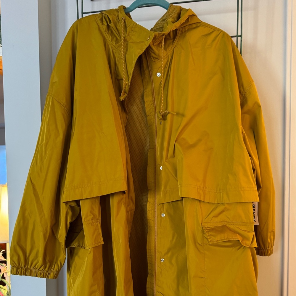 Great Old Navy Plus Size Raincoat in Green-yellow Chartreuse color